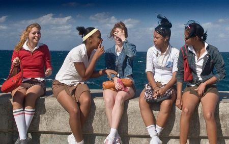 Фото: Кубинские девушки на набережной Гаваны
